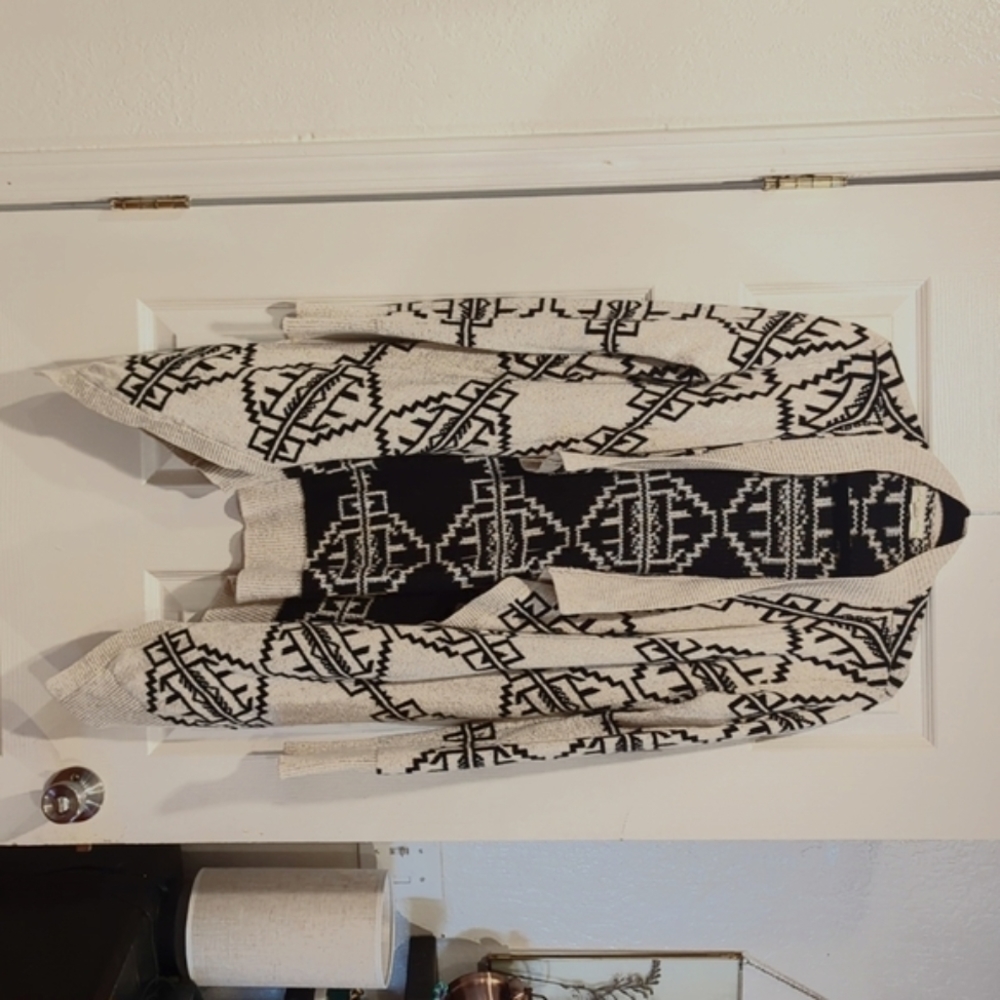 Drape front , open tribal cardigan M